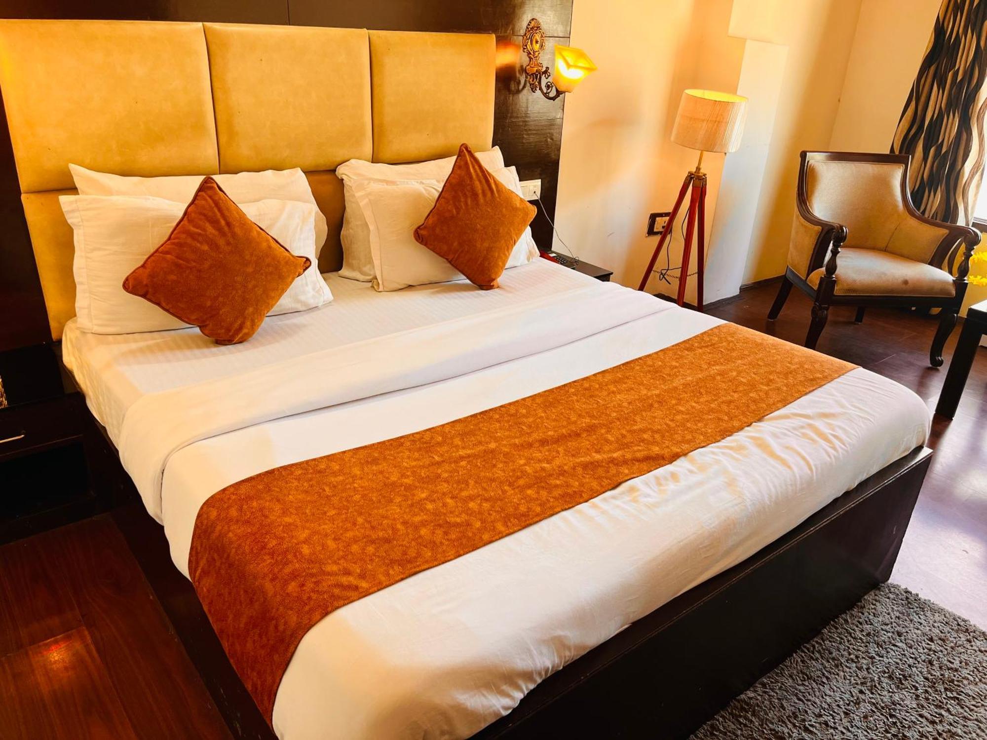 Hotel The North Wind In City Center, Manali Экстерьер фото