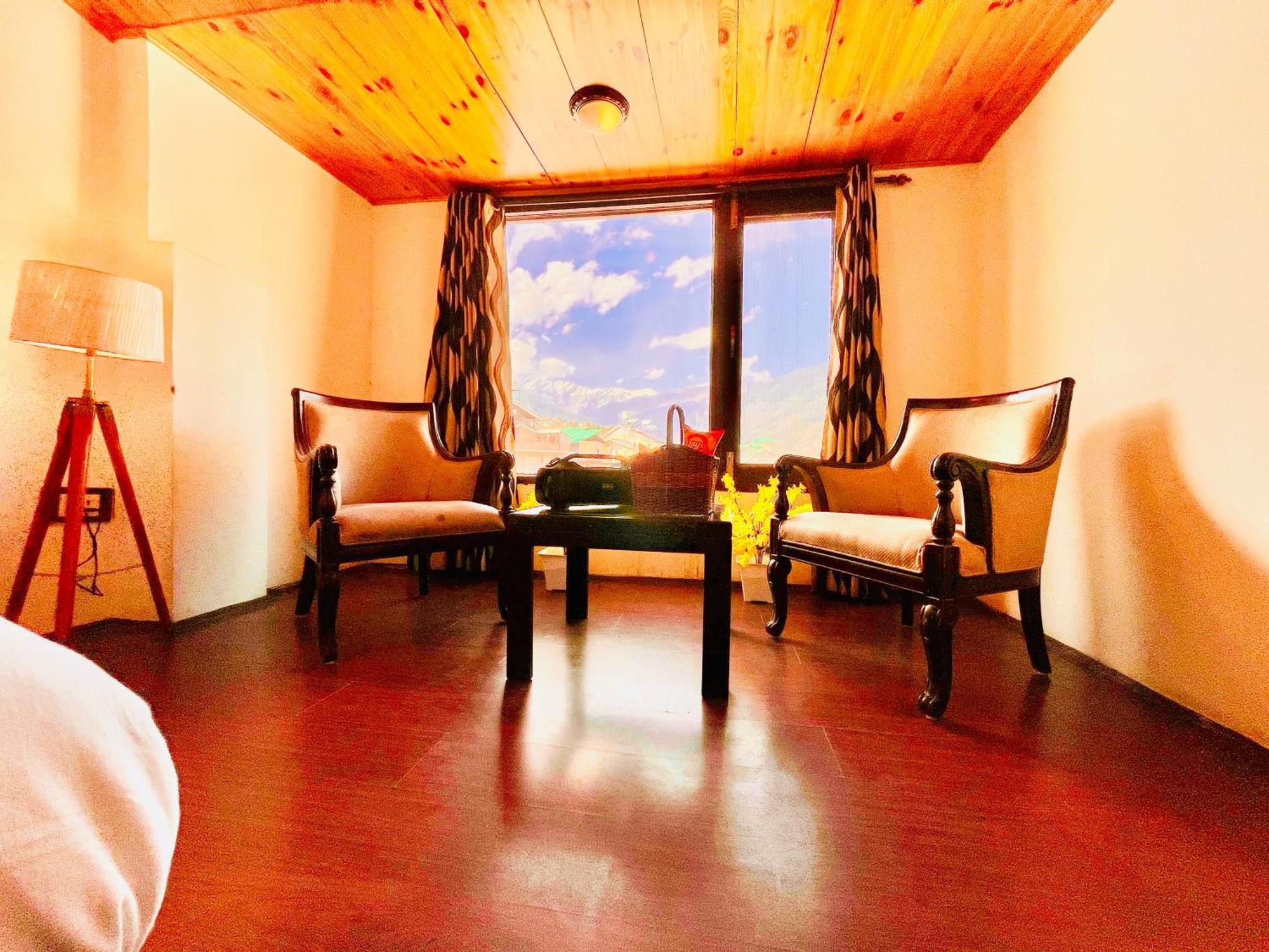 Hotel The North Wind In City Center, Manali Экстерьер фото