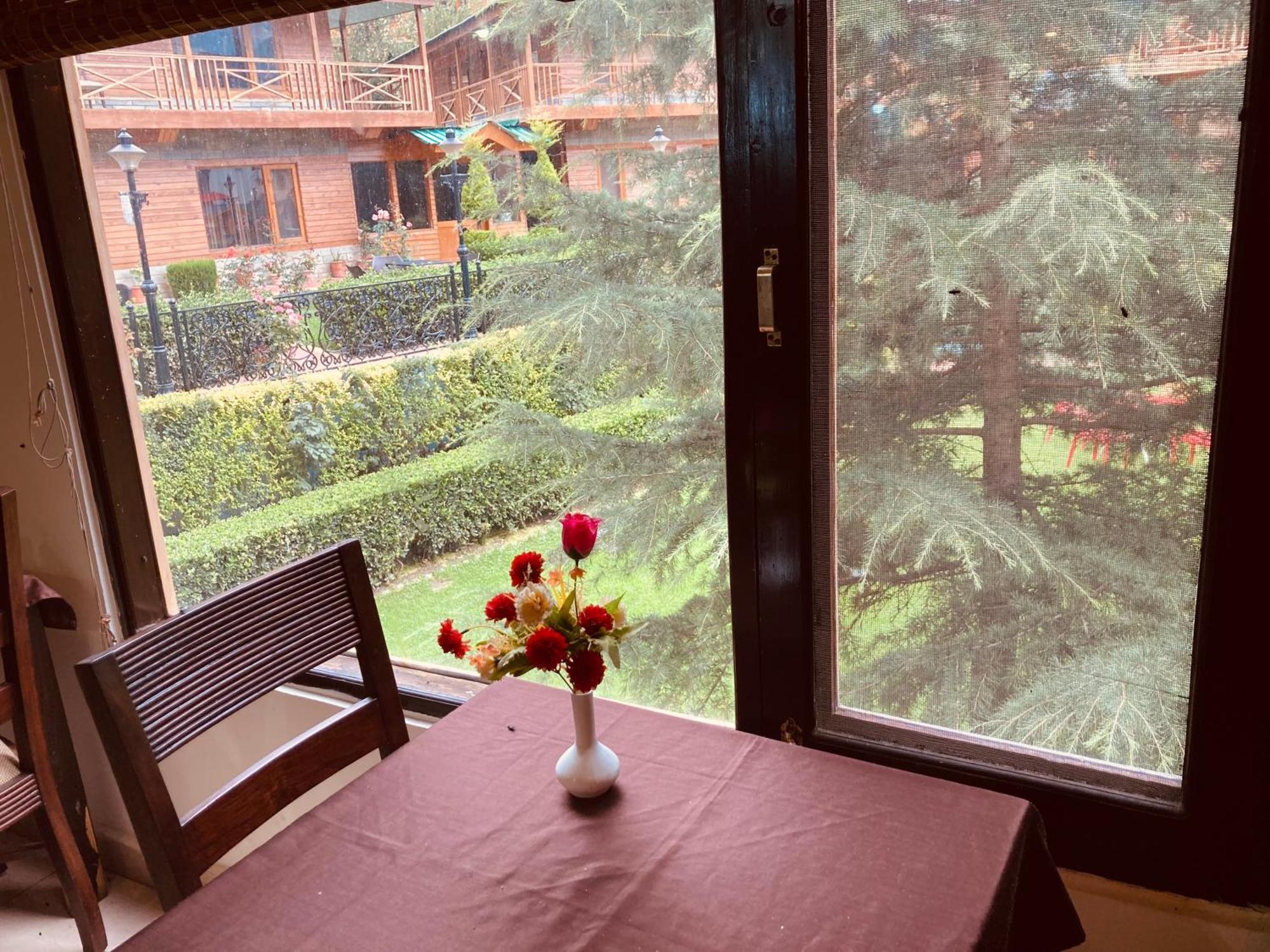 Hotel The North Wind In City Center, Manali Экстерьер фото